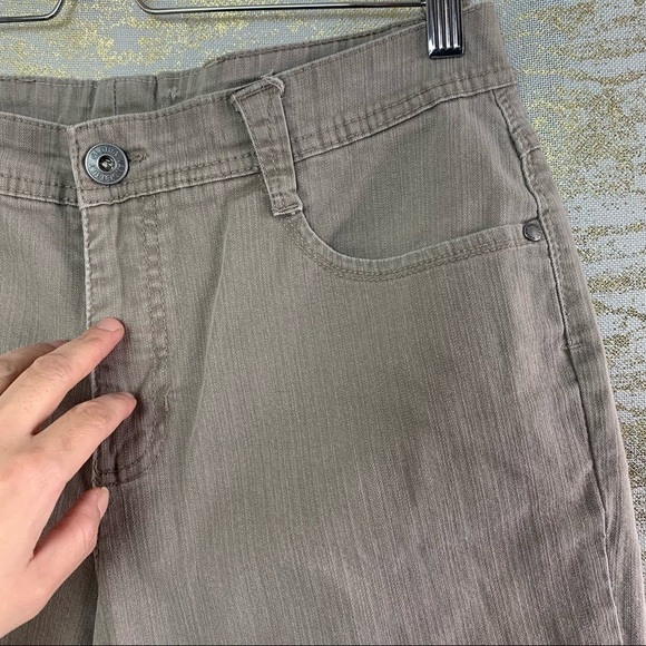 VINTAGE🧚♀️Gloria Vanderbilt Gray Embroidered Women’s Denim Shorts Size 12 - Picture 6 of 13